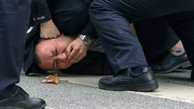 Bei den Protesten in Shanghai ging die Polizei hart gegen Demonstrierende vor.