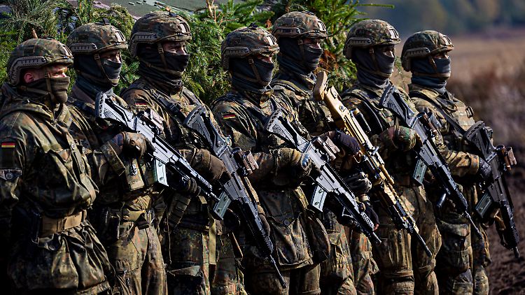 Munionsbedingt nur befristet abwehrbereit: Bundeswehrsoldaten bei einer Übung in der Lüneburger Heide.