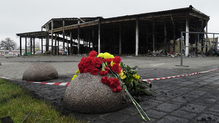 Ausgebombter Supermarkt im russischen Belgorod, etwa 10 Kilometer hinter der ukrainischen Grenze. 