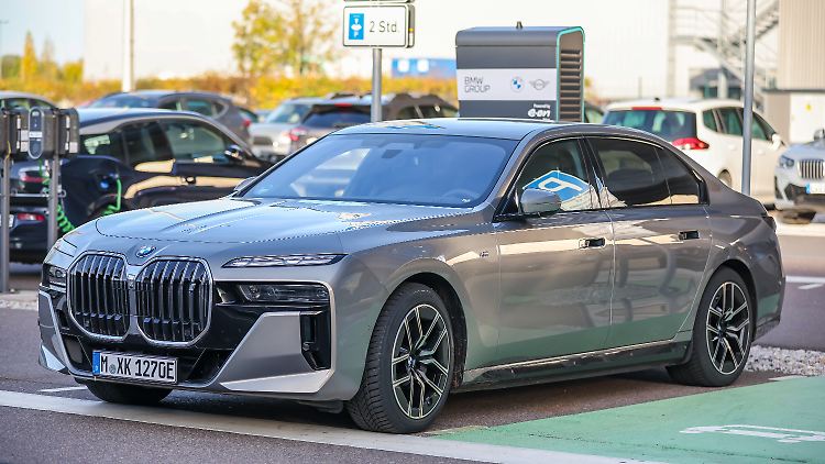 Der Studie zufolge steigt der Weltmarktanteil von E-Autos bis 2030 auf 40 Prozent. 