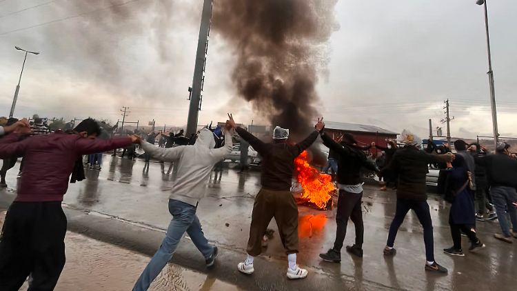 Im Iran schlugen die Proteste in enorme Gewalt mit zahlreichen Todesopfern um.