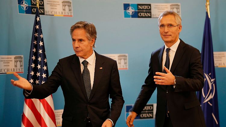 NATO-Generalsekretär Stoltenberg und US-Außenminister Blinken sagen der Ukraine Winterhilfen zu. 