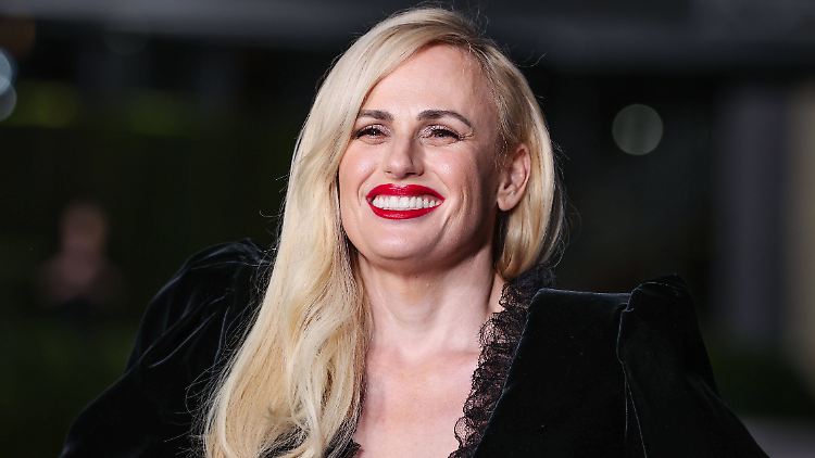 Übergrößen hat sie nicht mehr im Programm: Fans sehen das als eine Art Verrat von Rebel Wilson. 