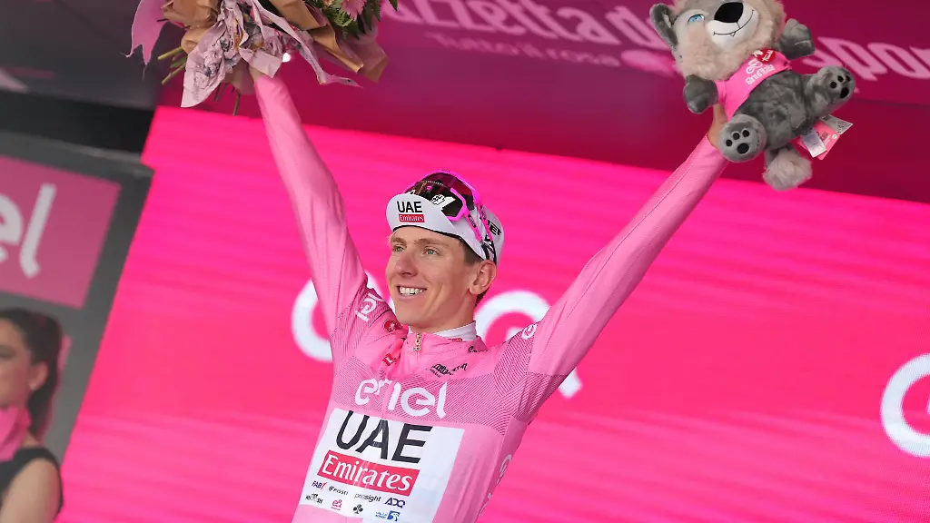 Der-Slowene-Tadej-Pogacar-dominierte-den-Giro