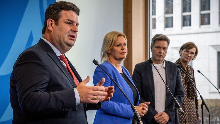 Heil, Faeser, Habeck und Stark-Watzinger stellten das Paket vor.