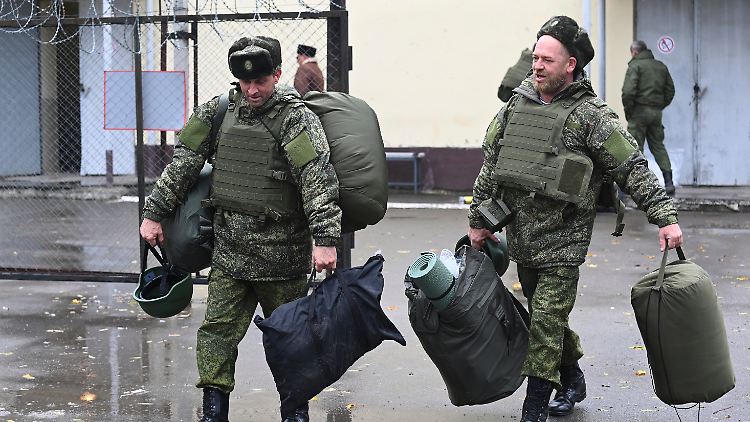 Die Mobilmachung hatte in Russland eine regelrechte Massenpanik ausgelöst, Hunderttausende Menschen flohen ins Ausland.