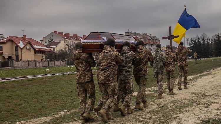 Wie viele ukrainische Soldaten im Krieg ihr Leben gelassen haben, ist unklar.