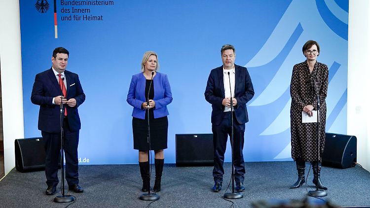 Gleich vier Ministerinnen und Minister der Ampel präsentierten die Eckpunkte des geplanten Fachkräfteeinwanderungsgesetzes.