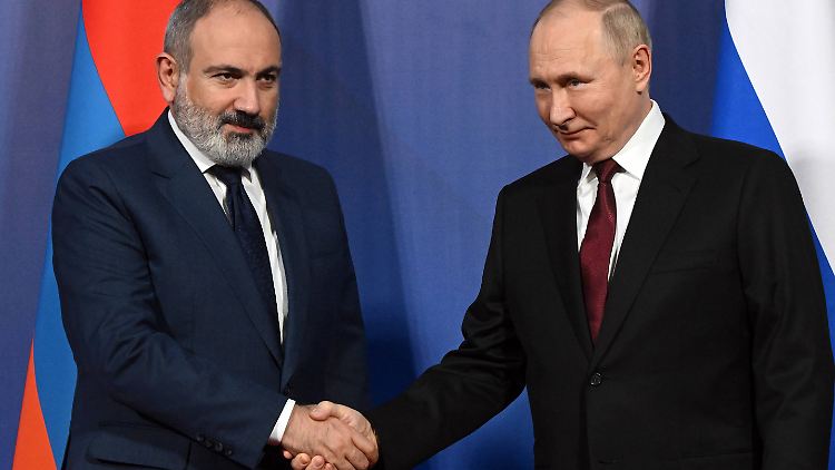 Armeniens Präsident Pashinyan fordert mehr Engagement Russlands im Konflikt mit Aserbaidschan um die Region Berg-Karabach.