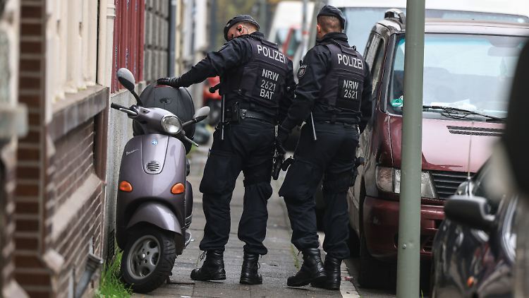 Der Erschossene habe seit vier Jahren in Deutschland gelebt, sei aber ohne festen Wohnsitz gewesen, so die Polizei.