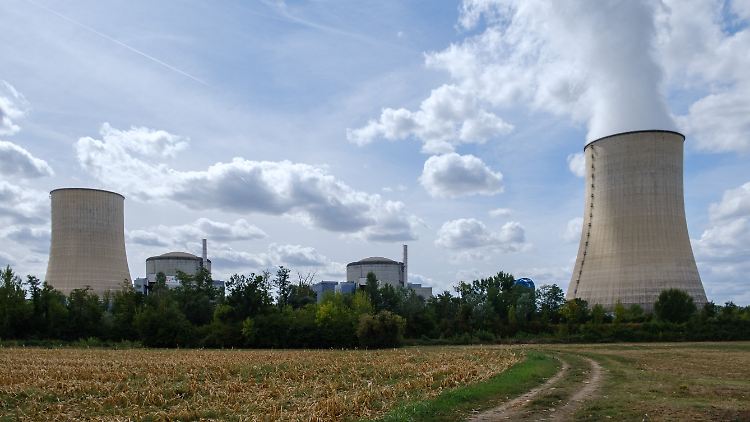 In Frankreich steht mehr als die Hälfte der Atomkraftwerke derzeit still. Der Strom könnte im Winter daher knapp werden. 