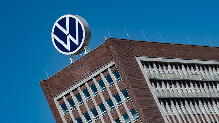 Gemeinsam mit dem Recycling-Konzern Umicore investiert VW rund drei Milliarden Euro in den Aufbau von Produktionskapazitäten für Batteriematerialien.