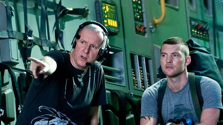 James Cameron (l.) und Sam Worthington bei den Dreharbeiten zu "Avatar 2".