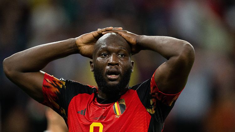 Lukaku kann sein Pech kaum glauben.
