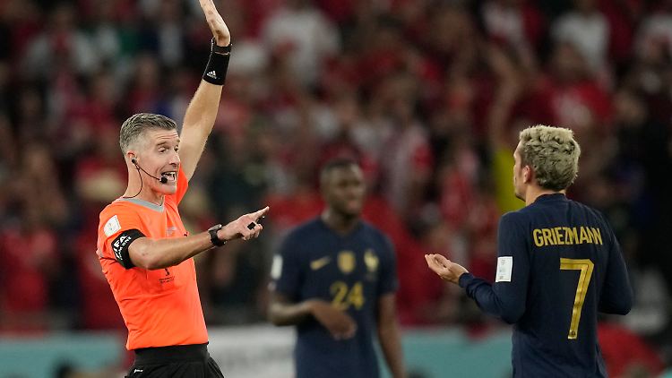 Matt Conger nahm das vermeintliche Tor von Griezmann erst spät zurück.