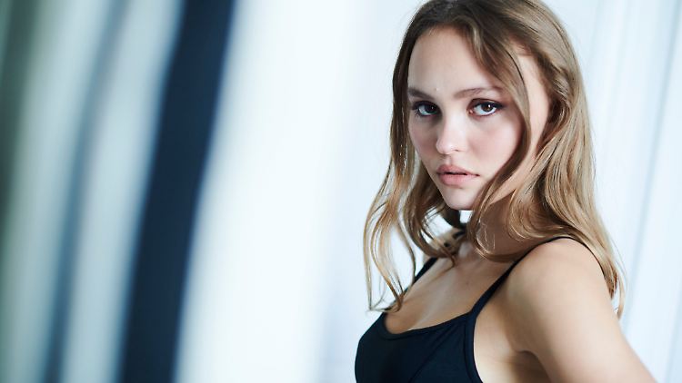 Habe als Tochter berühmter Eltern zwar leichter den Fuß in der Tür, müsse aber dennoch hart arbeiten, sagt sie: Lily-Rose Depp.