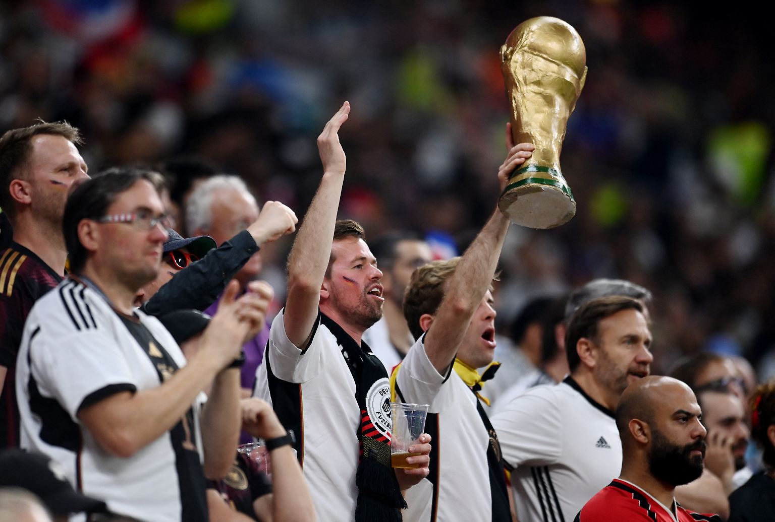 Die Konstellation ist heikel. Alle vier Mannschaften können noch ins Achtelfinale der Fußball-Weltmeisterschaft kommen. 