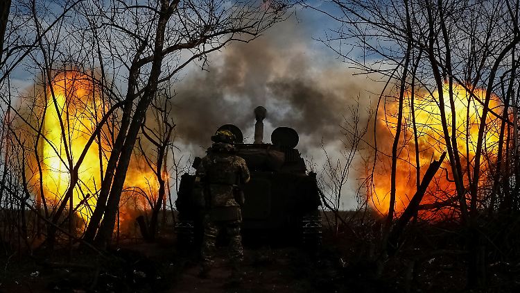 Ein ukrainischer Angriff auf russische Stellungen in Donezk.