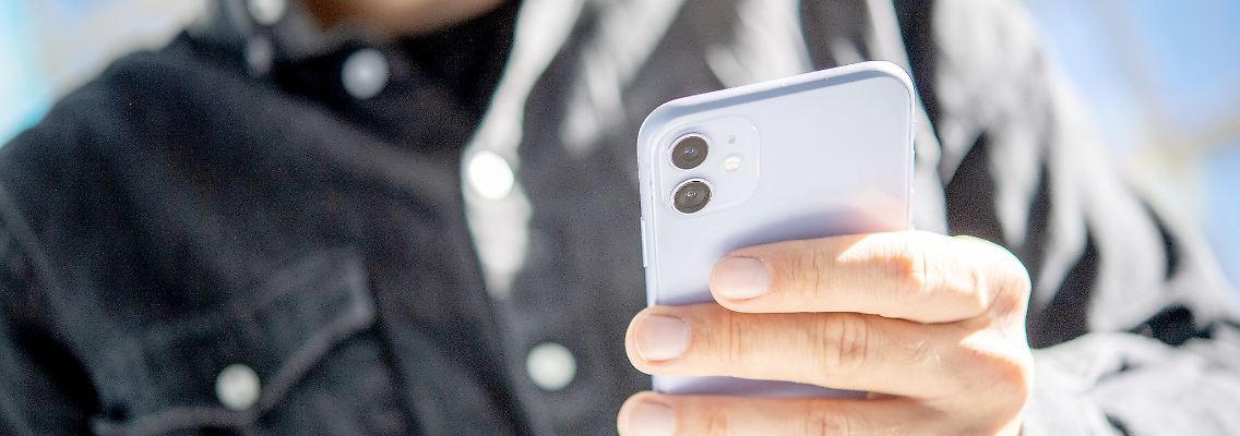 Hoffentlich braucht man so eine Warnung nie. Im Notfall sollte sie aber funktionieren. Deshalb kommt am 8. Dezember 2022 um 11.00 Uhr eine Test-Warnung per Cell Broadcast aufs Smartphone.