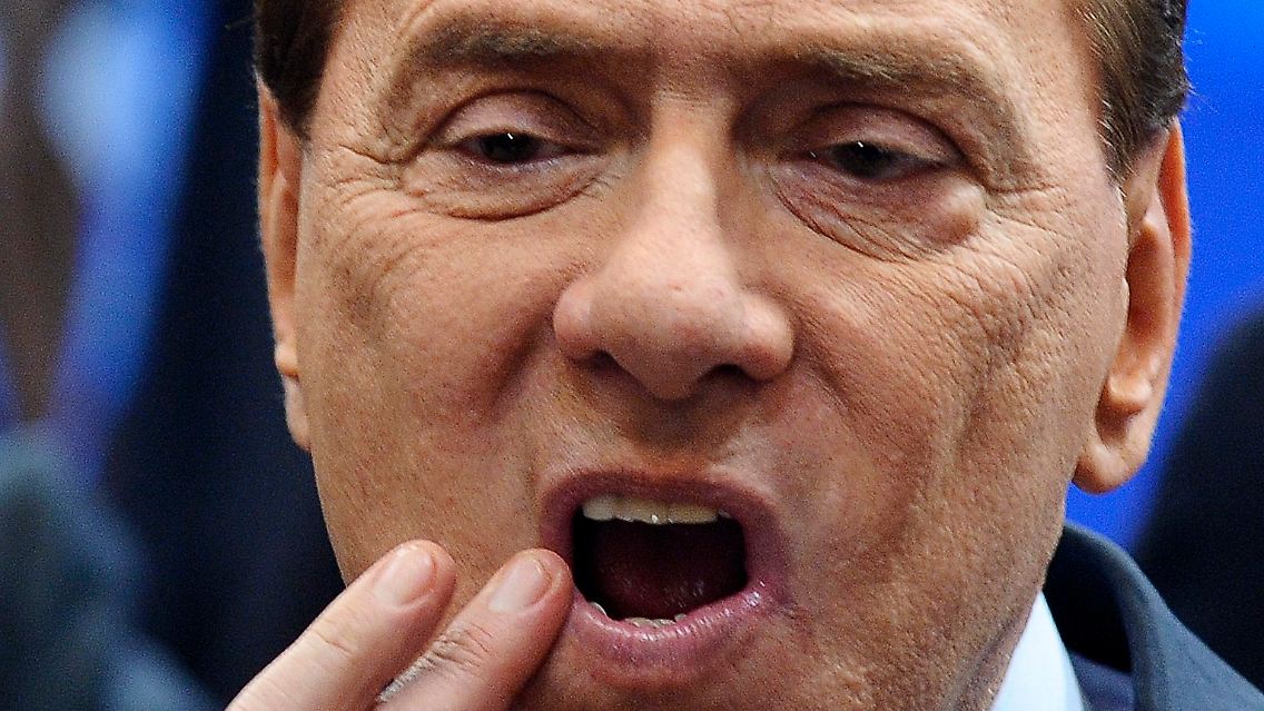 2011-01-14T112134Z_01_YH22_RTRMDNP_3_ITALY-BERLUSCONI-PROBE.JPG3162035636579085958.jpg