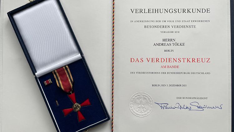 Nicht mehr als eine Brosche? Das darf bitte nicht wahr sein! 