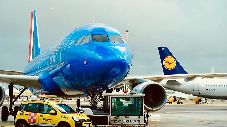 Die Regierung in Rom hatte im Februar grünes Licht für die Übernahme eines Mehrheitsanteils an der Airline durch private Investoren gegeben.