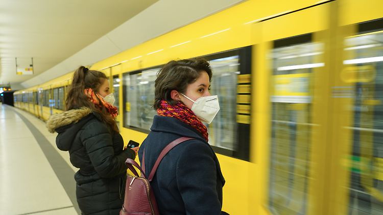 FFP2-Masken in Bus und Bahn werden immer weniger getragen.