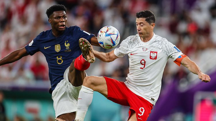Gegen Tchouaméni (l.) sah Polens Kapitän Lewandowski kein Land.