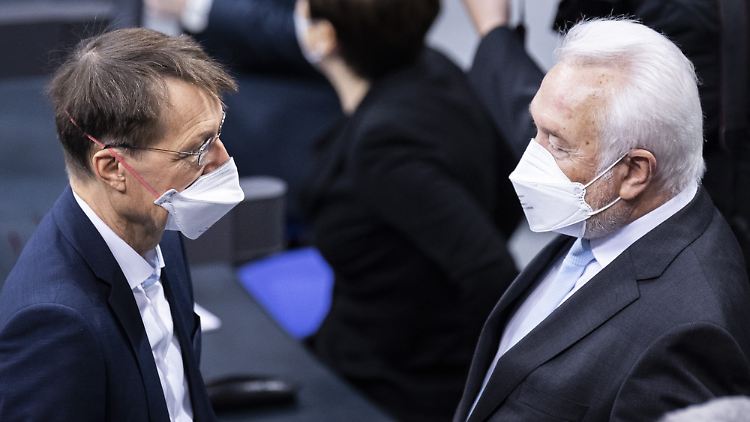 "Die SPD ist doch selbst komplett genervt von Lauterbach", sagt Kubicki (r.).