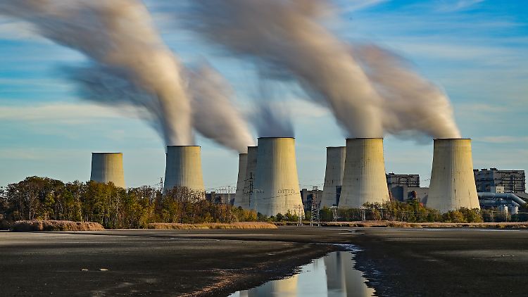 Die Kohlekraftwerke in NRW sollen außerdem bereits 2030 vom Netz genommen werden, also acht Jahre früher als ursprünglich vorgesehen.