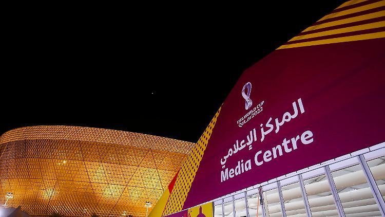 Das Medienzentrum vor dem Lusail Iconic Stadium. 