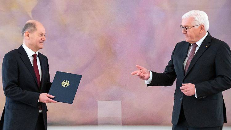 Bundespräsident Steinmeier (r.) hat Scholz zum Bundeskanzler ernannt. Doch ein Eingreifen in die Tagespolitik wäre äußerst ungewöhnlich.