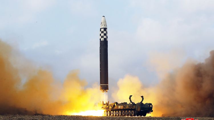 Nordkorea feuert Mitte November vom internationalen Flughafen in Pjöngjang eine neuartige Interkontinentalrakete des Typs Hwasong-17 ab, wie die staatliche Nachrichtenagentur KCNA mitteilte. 