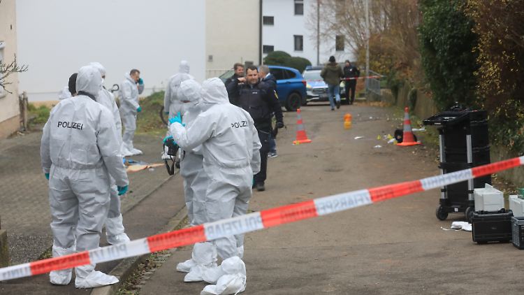 Die Polizei ist mit großem Aufgebot am Tatort im Einsatz.