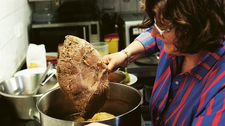 Beim Rezept zum berühmten Tafelspitz verrät Stefanie Herkner auch vier Zubereitungen für die Beilagen.