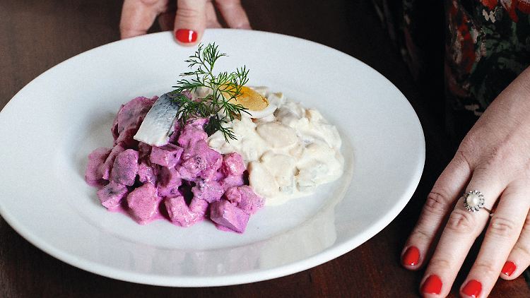 Garniert mit Dille: Im Buch gibt's noch ein Rezept für weißen Heringssalat.