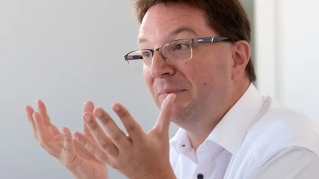 Michael-Blume-der-Antisemitismusbeauftragter-der-baden-wuerttembergischen-Landesregierung-aufgenommen-bei-einem-Gespraech-mit-Journalisten-der-Deutschen-Presse-Agentur-dpa