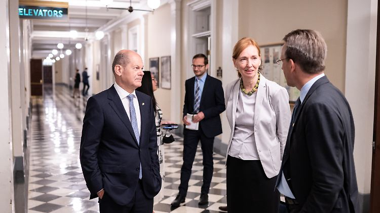 Haber  - hier mit dem damaligen Finanzminister Scholz vor einem Treffen im US-Finanzministerium im vergangenen Jahr - räumt in einem Zeitungsbeitrag deutsche Irrtümer ein.