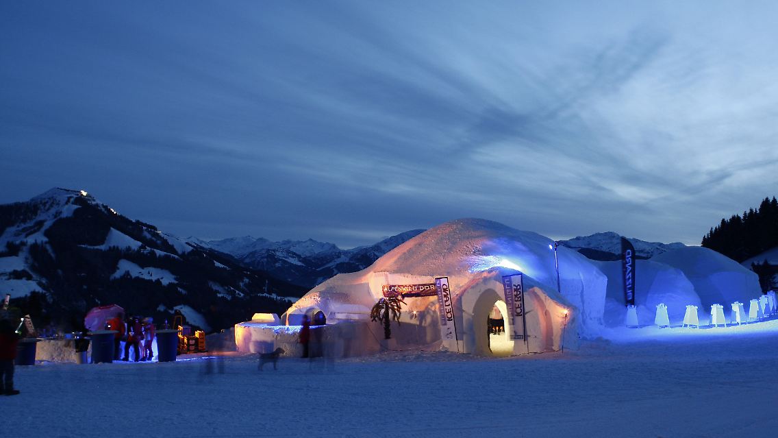 Alpeniglu-Dorf Brixen: Für Frischgetraute und Langverliebte gibt es in allen vier Igludörfern Tirols spezielle Romantik-Angebote.