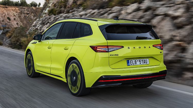 Das Heck macht's: Auch den Skoda Enyaq gibt es jetzt in der sportlichen RS-Topversion.