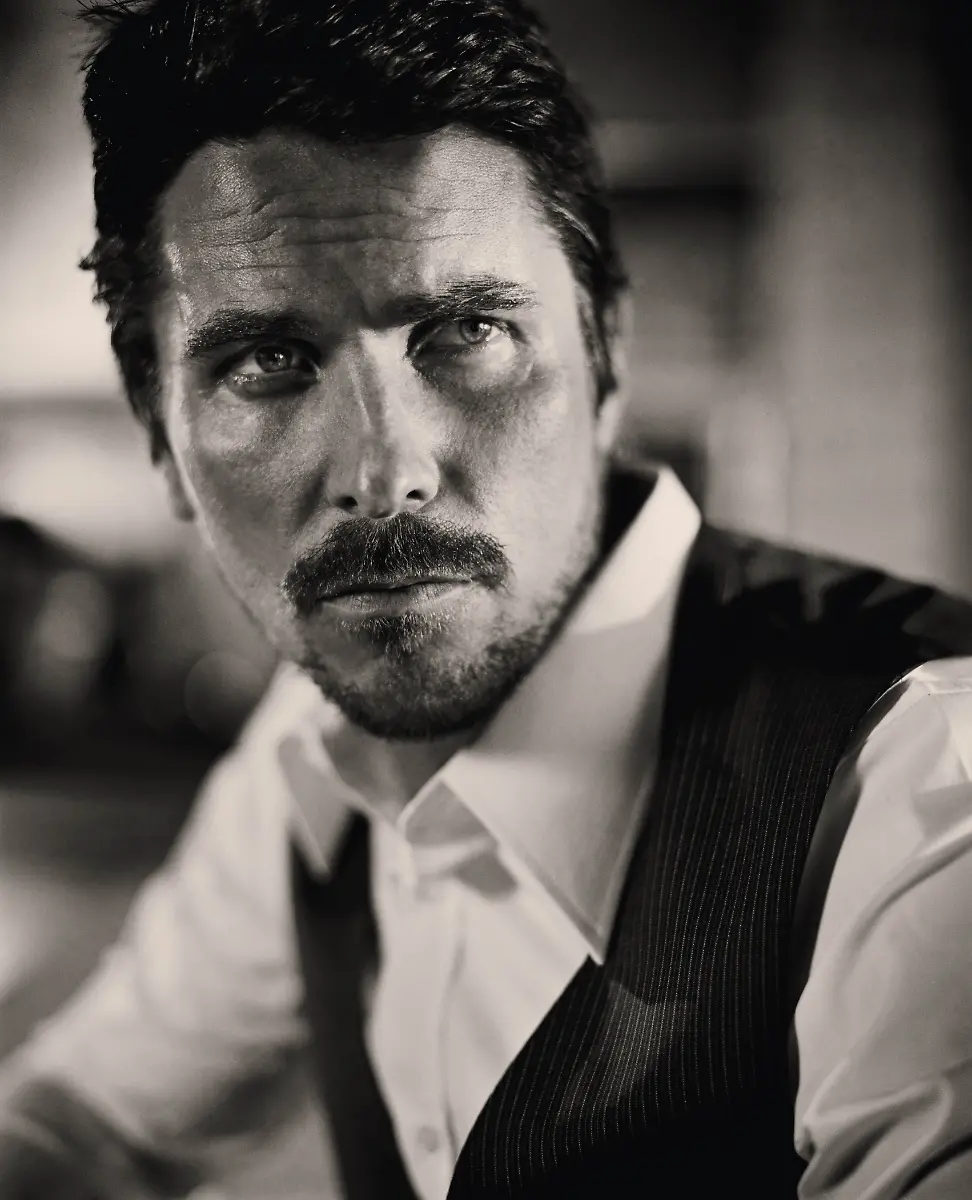 NUR-FUeR-DIE-AUSSTELLUNG-21-14911-BGQ-05L-VP-BW-U30QK1-70x90-Christian-Bale-II-LA-2012