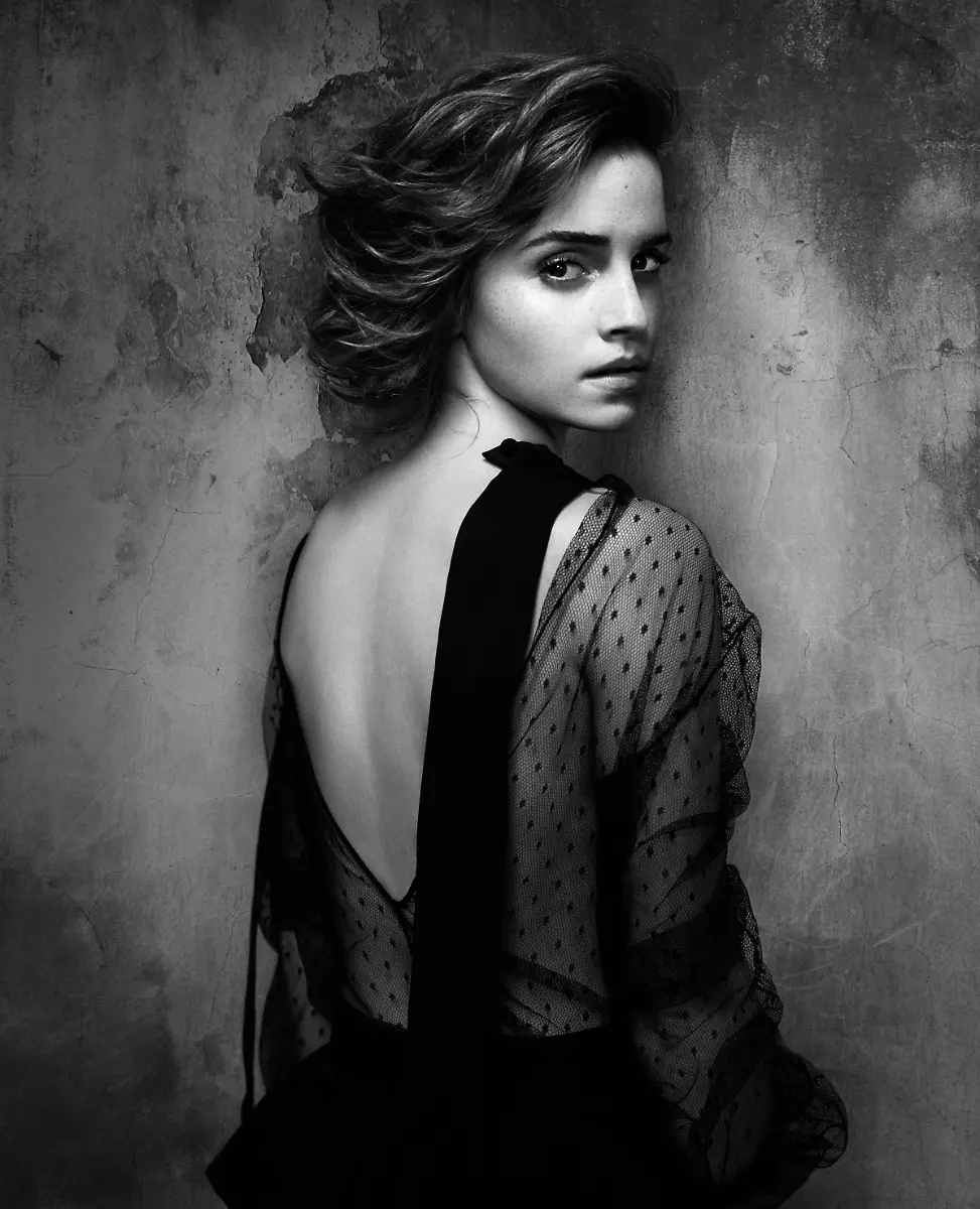 NUR-FUeR-DIE-AUSSTELLUNG-37-3A-06-RGB-Edit-70x90-Emma-Watson-London-2013