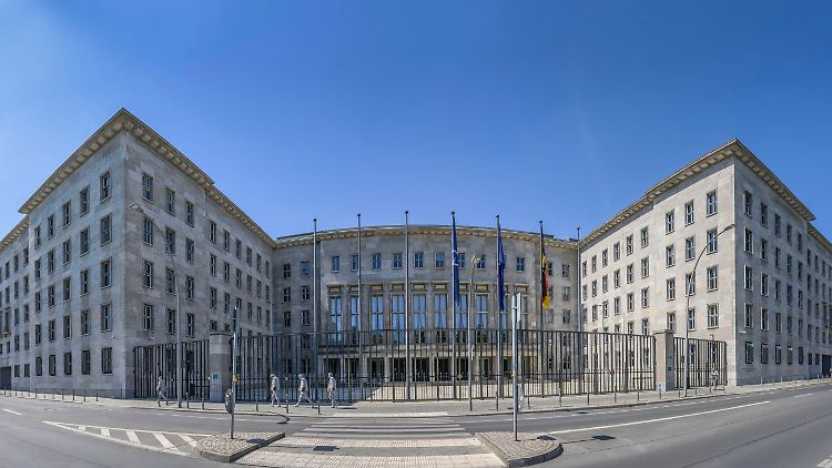 Das Ressort verweist auf die Unwirtschaftlichkeit der bisherigen gemeinsamen Schuldenaufnahme mit den Ländern.