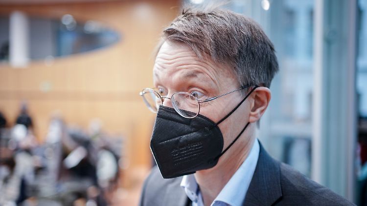 "Bayern setzt sich über die Empfehlungen des RKI (...) hinweg", moniert Lauterbach.