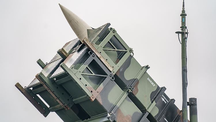 Ein gefechtsbereites Flugabwehrraketensystem vom Typ "Patriot" des Flugabwehrraketengeschwaders 1 der Bundeswehr.
