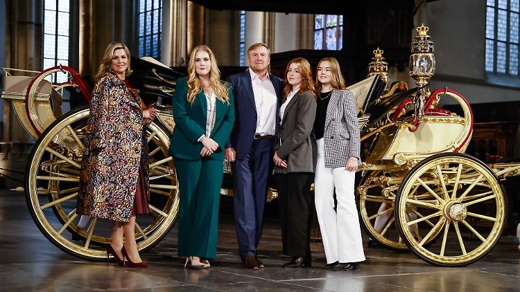 König Willem-Alexander mit seiner Familie. 