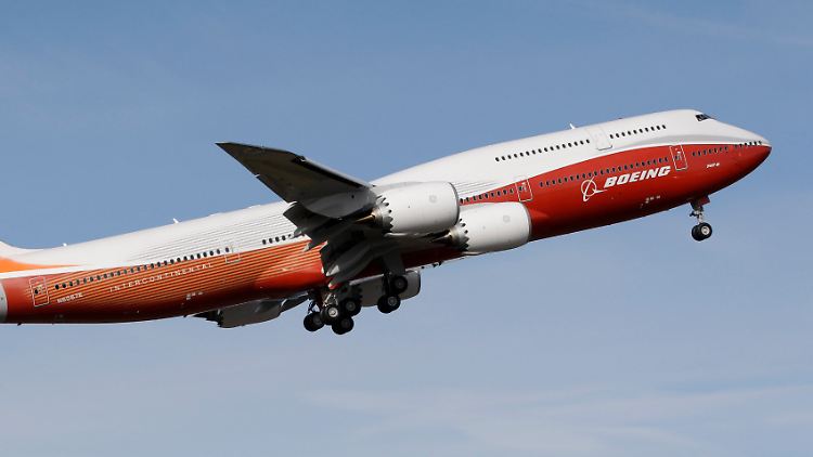 Eine 747-8  absolviert ihren Erstflug (Archivbild).