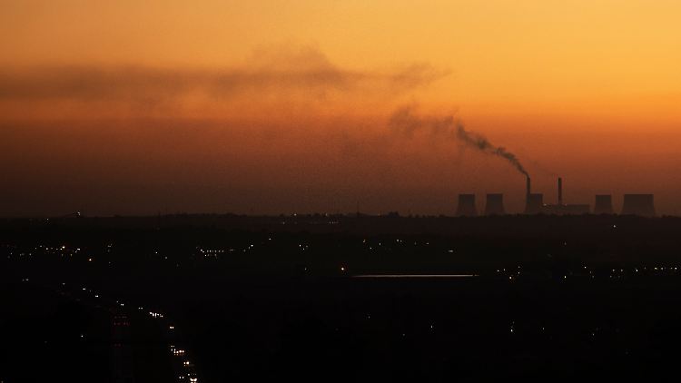 Südafrikas Kohlekraftwerke sind nicht nur klimaschädlich, sondern auch extrem unzuverlässig und damit eine Belastung für die Wirtschaft des Landes. 
