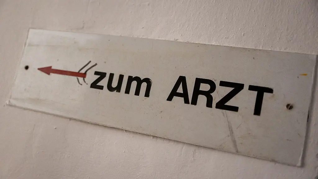 Der-Aerztemangel-in-vielen-Bereichen-hat-auch-zu-laengeren-Wartezeiten-in-den-Praxen-gefuehrt