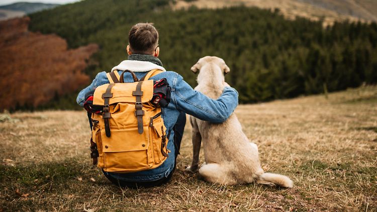 Warntag 2022 in Deutschland: Das BKK zählt auf, was bei einer Katastrophe in den Notfallrucksack gehört.